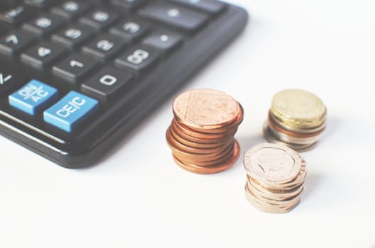 numbers money calculating calculation - Opodatkowanie wkładów pieniężnych i niepieniężnych od 1 stycznia 2018 r.